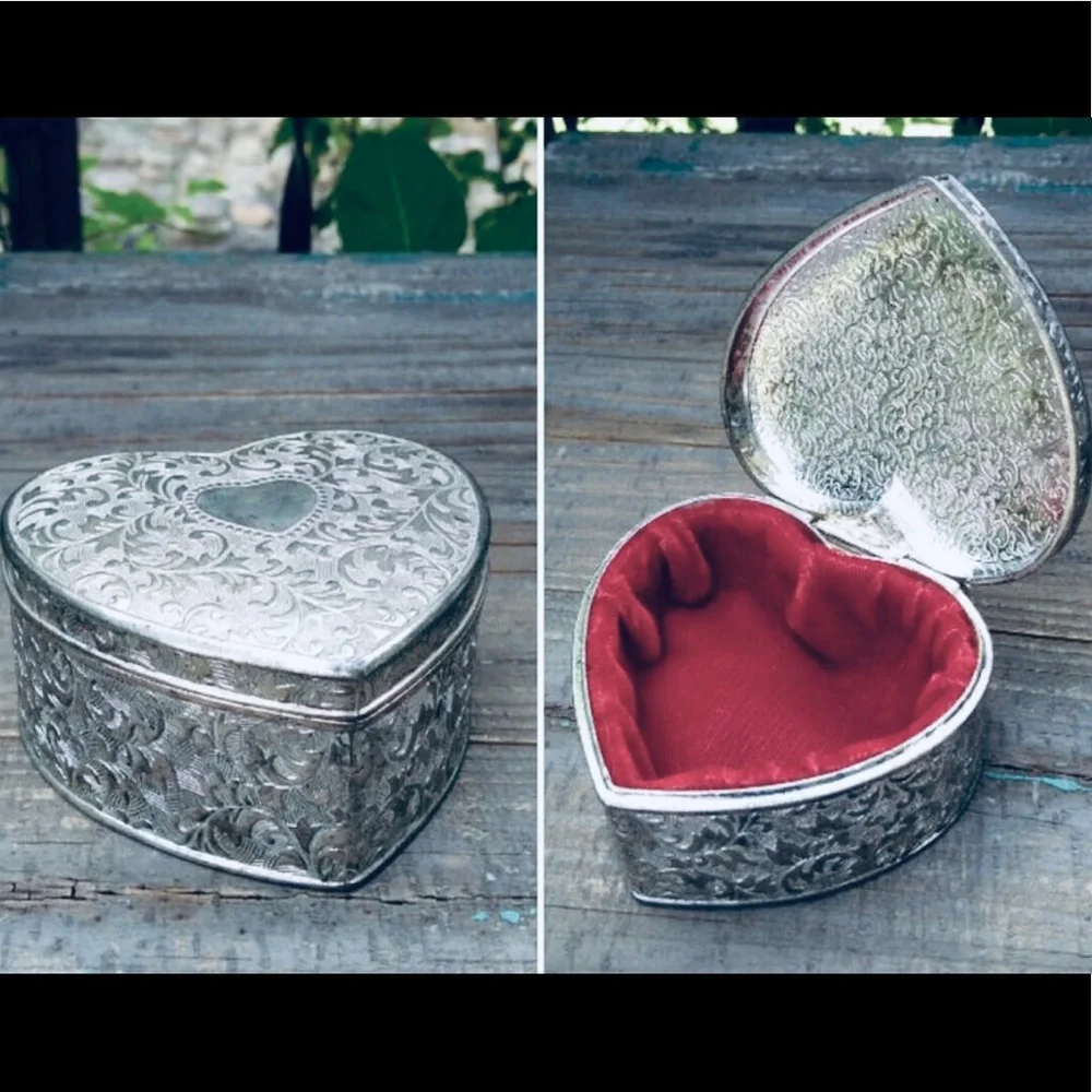 ❤️Vintage Silver Plated hinged Heart Trinket Box❤️